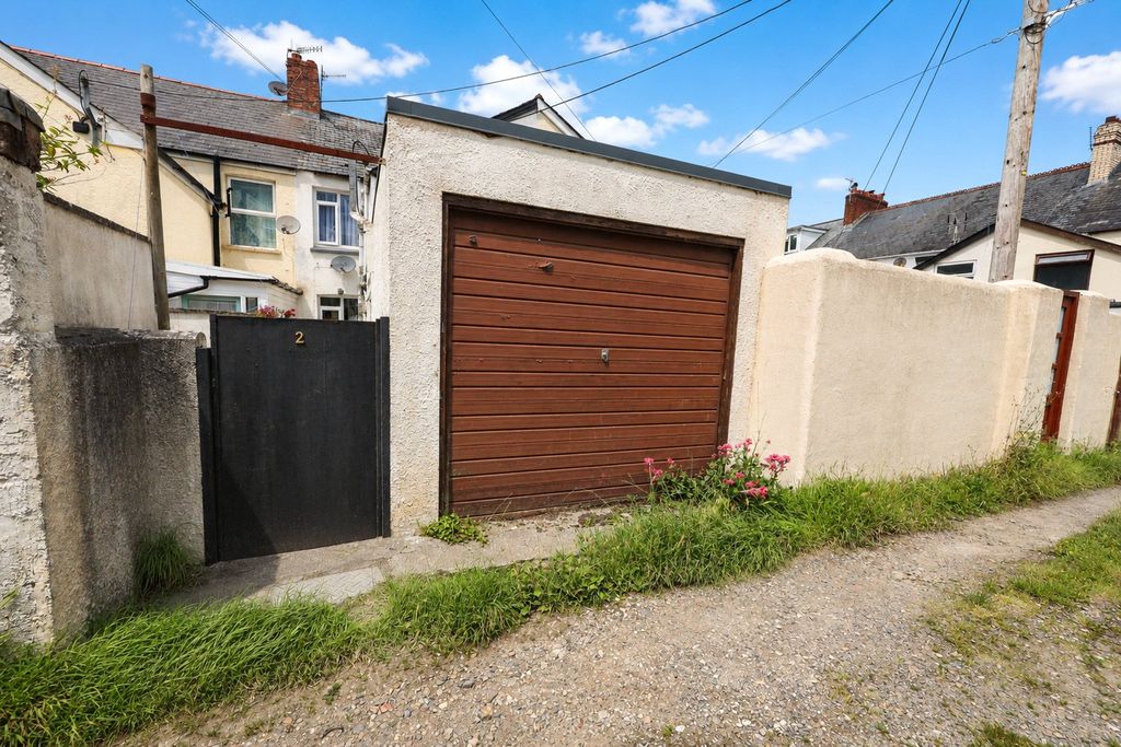 Property photo 2 of 17 Picture No. 01