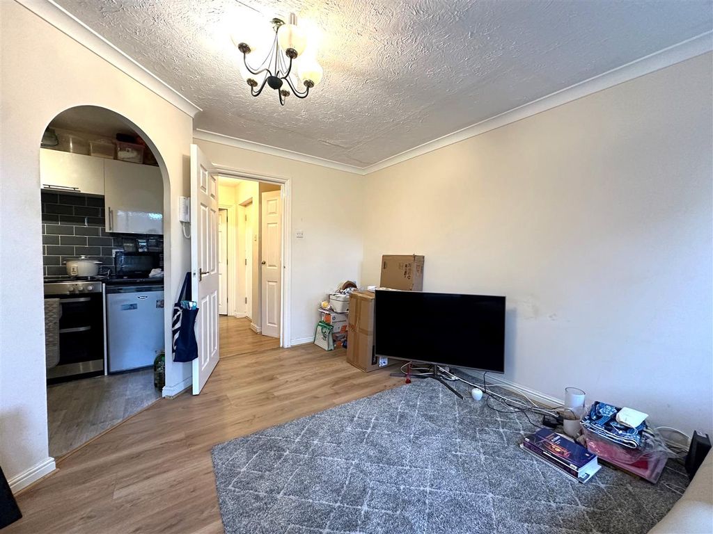 Property photo 3 of 6 Coopers Estate Agents