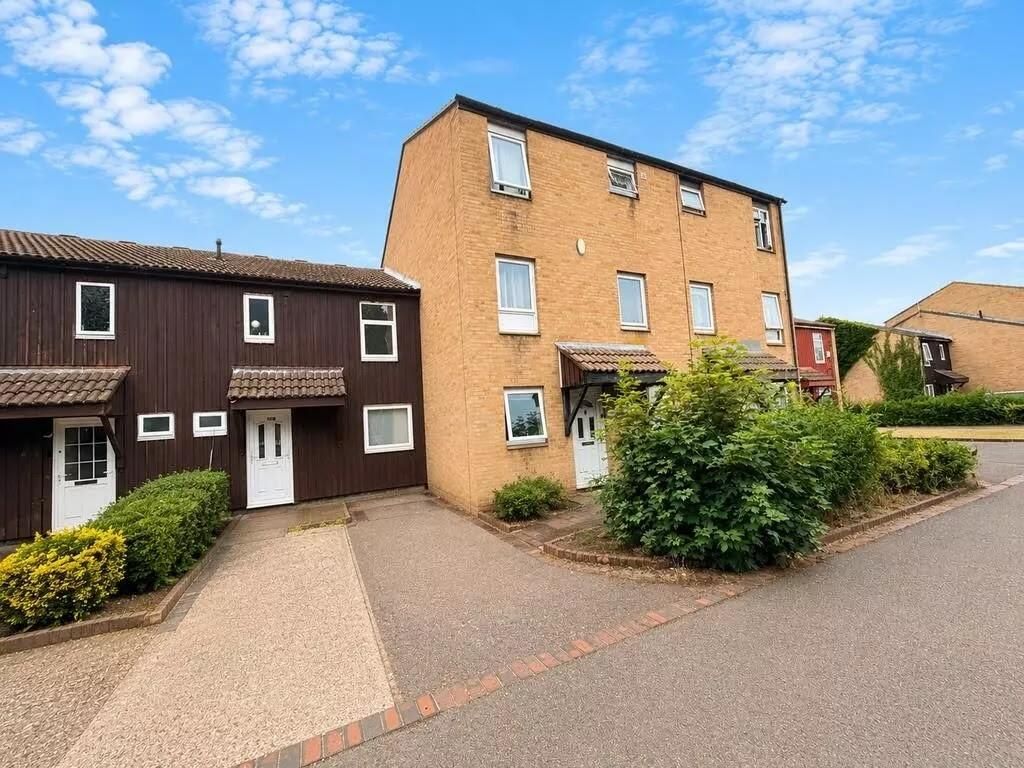 Property photo 2 of 28