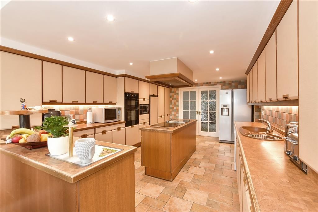 Property photo 3 of 15 Kitchen