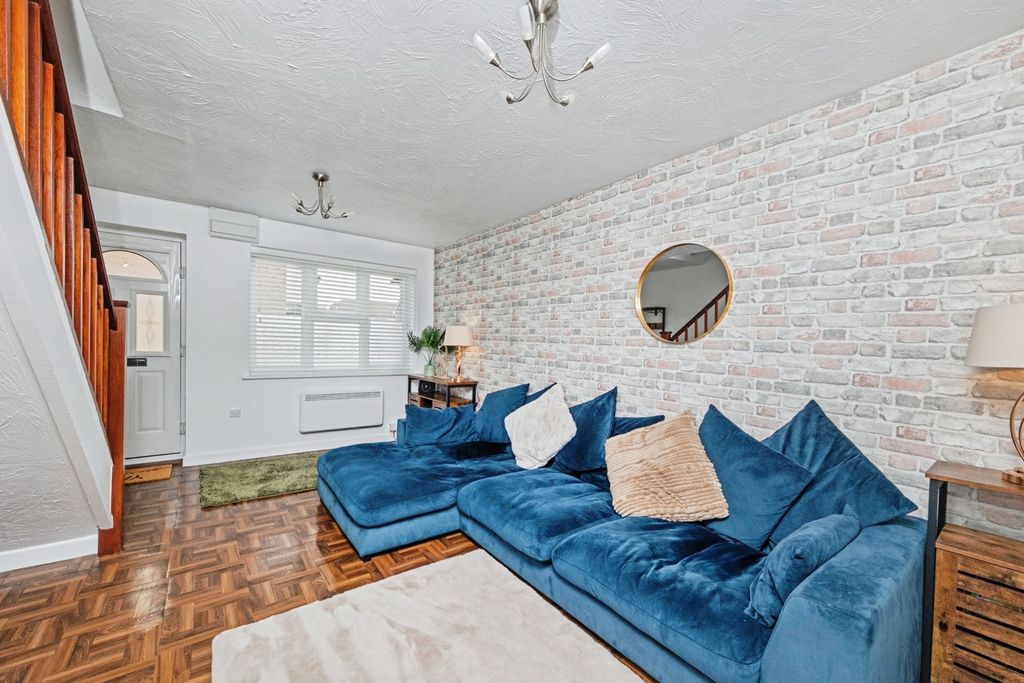 Property photo 3 of 9 Pbox-Img.Jpg