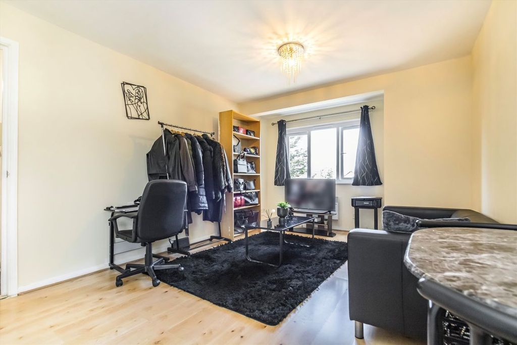 Property photo 2 of 4