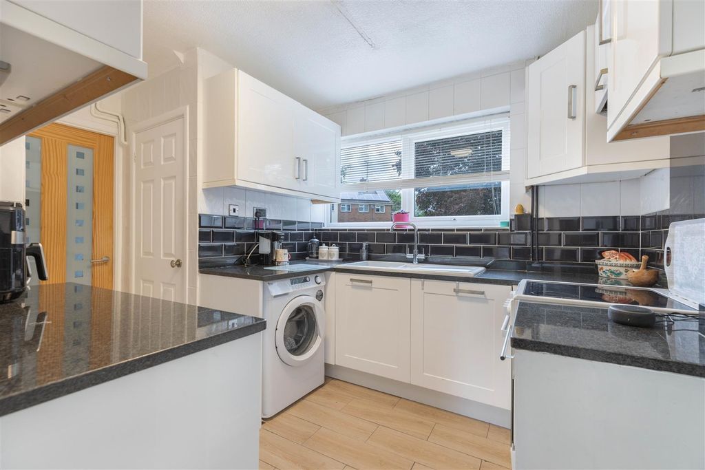 Property photo 2 of 17 825A4996-Hdr.Jpg