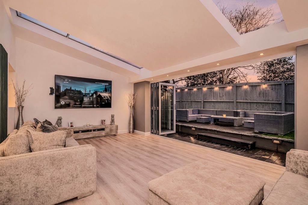 Property photo 3 of 45