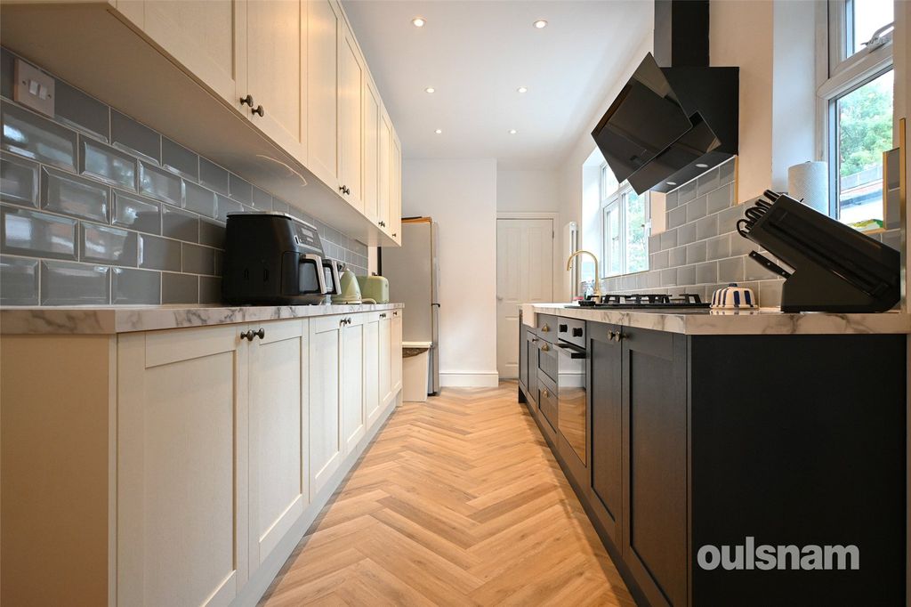 Property photo 2 of 24 Picture No. 15