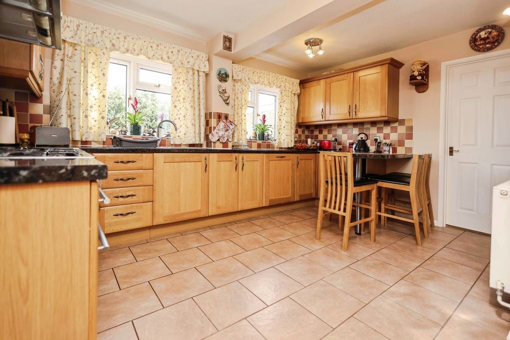 Property photo 2 of 21 Kitchen