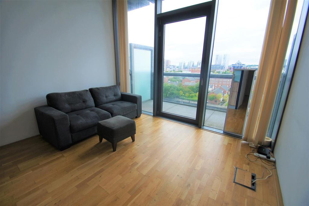 Property photo 2 of 12