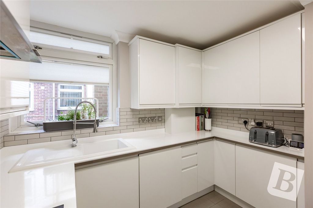 Property photo 2 of 18 Kitchen