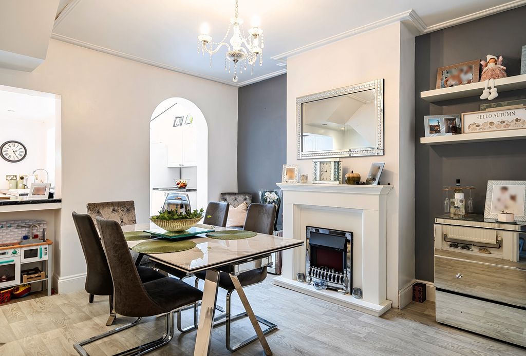 Property photo 3 of 17 Dining Room