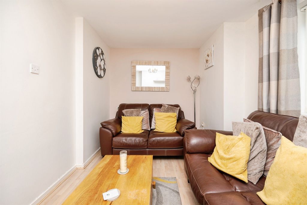 Property photo 3 of 8