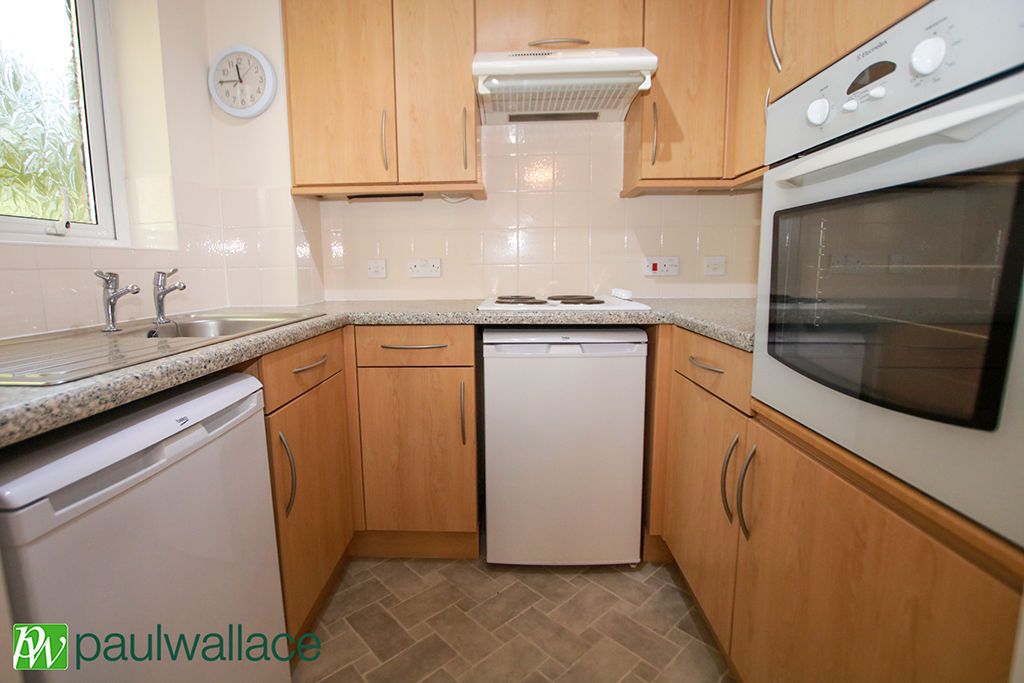 Property photo 3 of 9 Kitchen