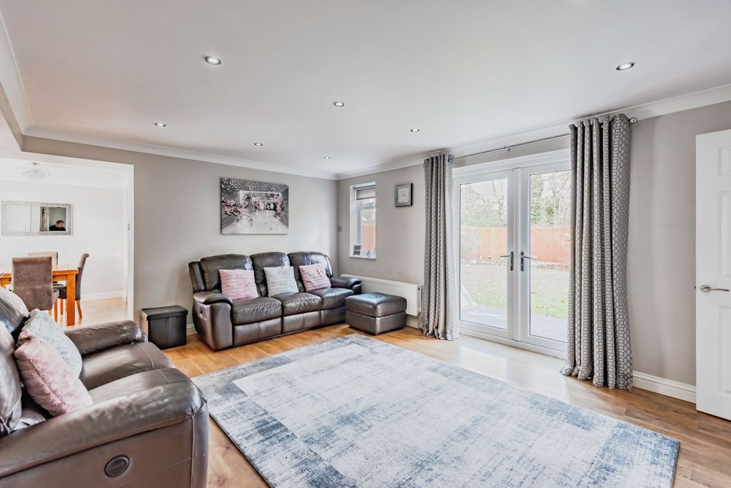 Property photo 2 of 17 Lounge