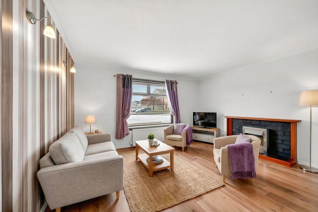 Property photo 2 of 55 Lounge