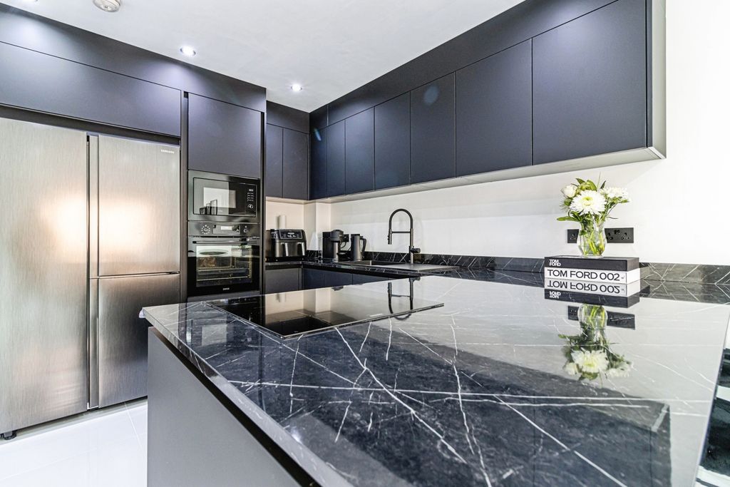 Property photo 3 of 27 Photo