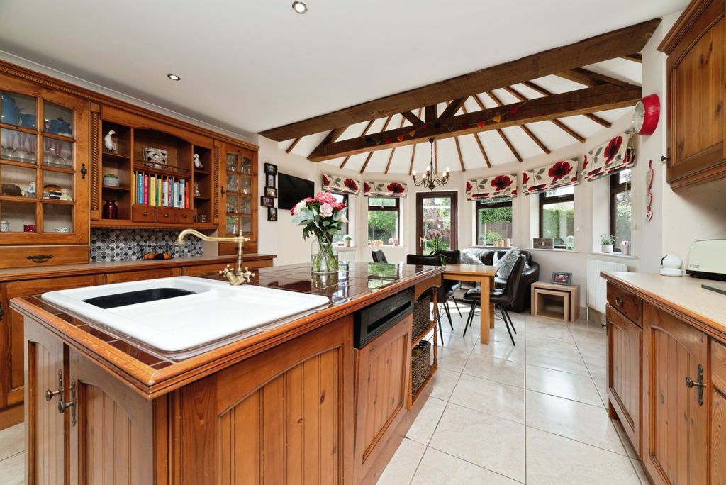 Property photo 2 of 14 Kitchen