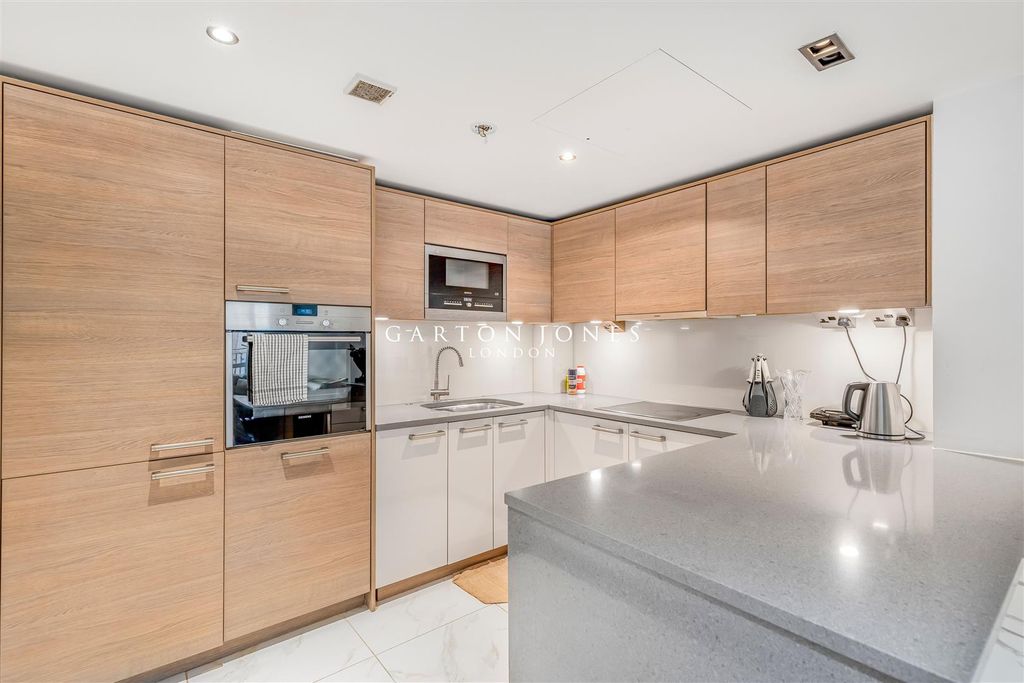 Property photo 2 of 19 Kitchen