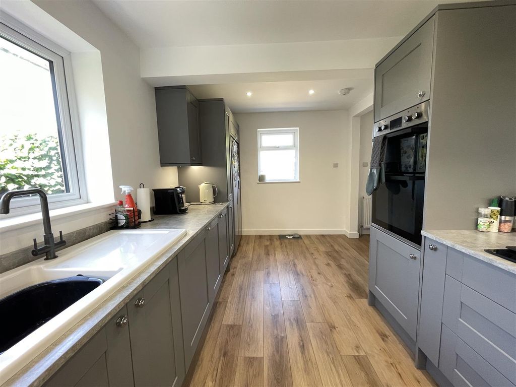 Property photo 3 of 15 Kitchen