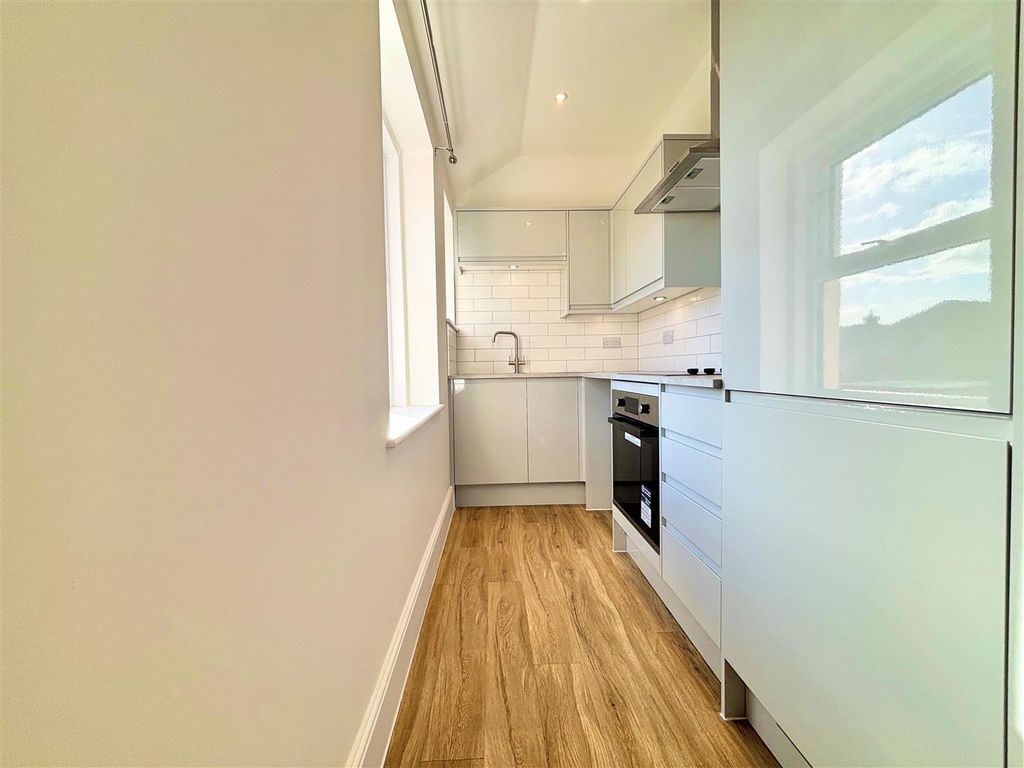 Additional image 4 of 1 bed flat to rentTennyson Road, Freshwater PO40