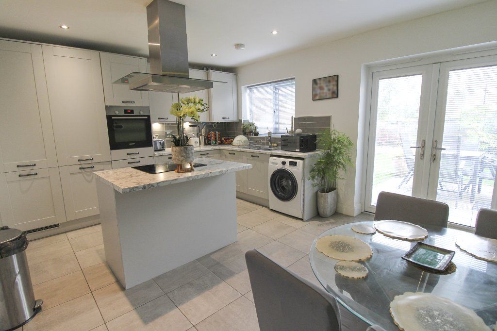 Property photo 3 of 16 Dining Kitchen
