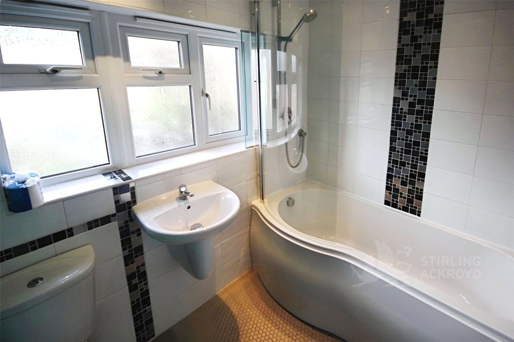 Property photo 3 of 8 Bathroom