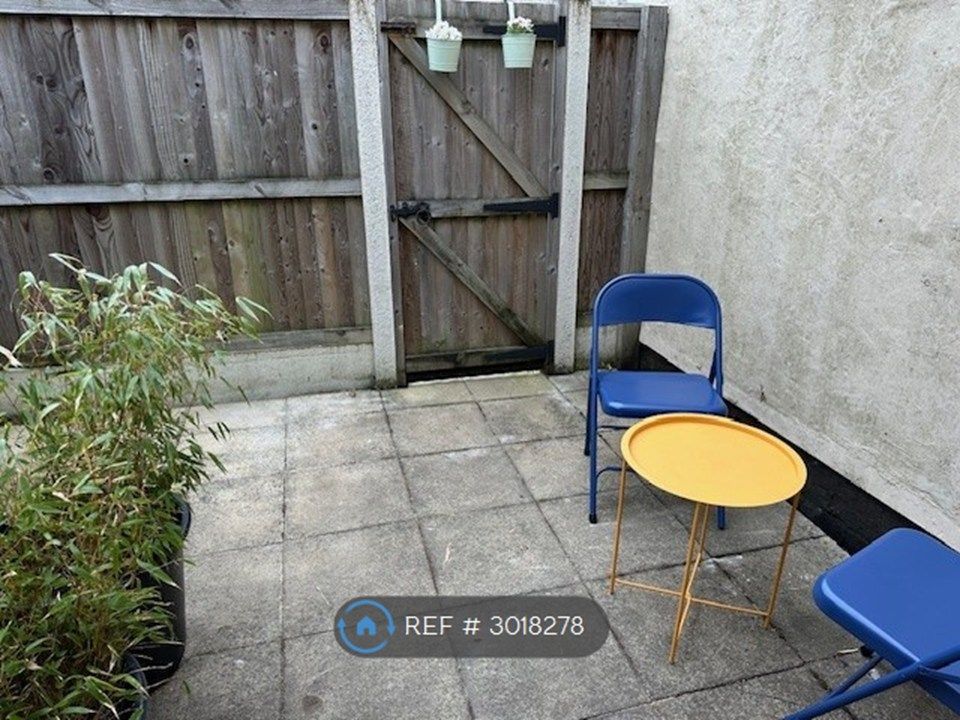 Property photo 1 of 9 Secure Private Courtyard