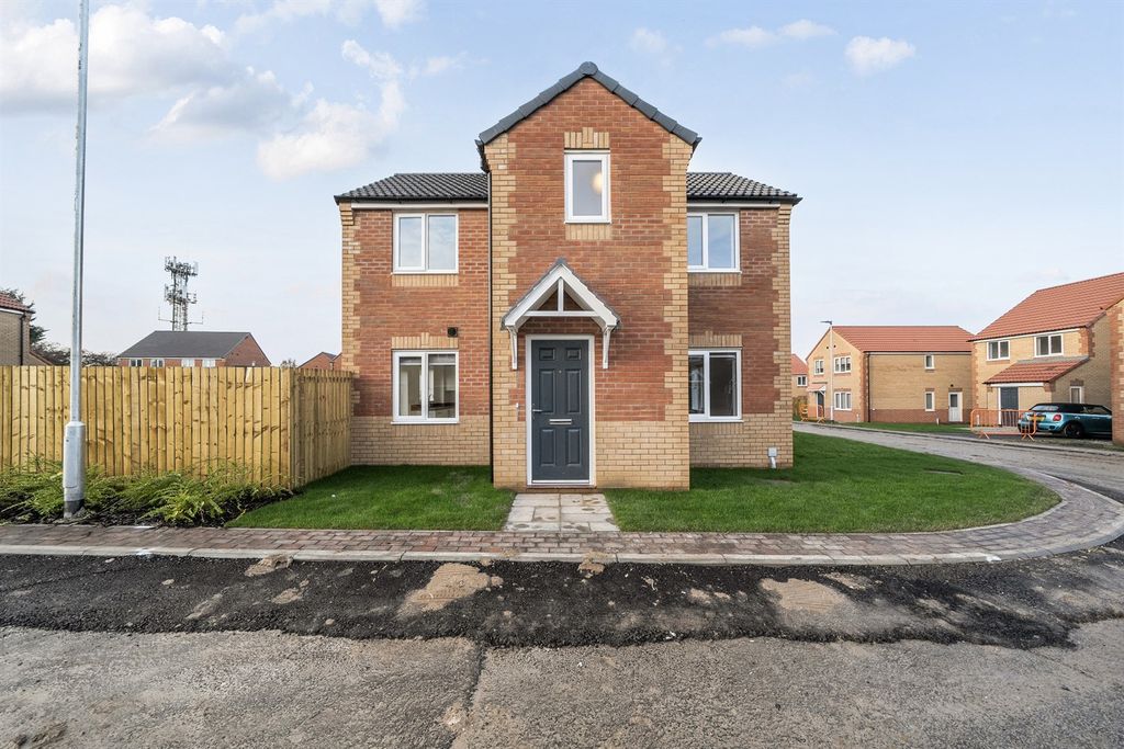 Property photo 1 of 17 Exterior