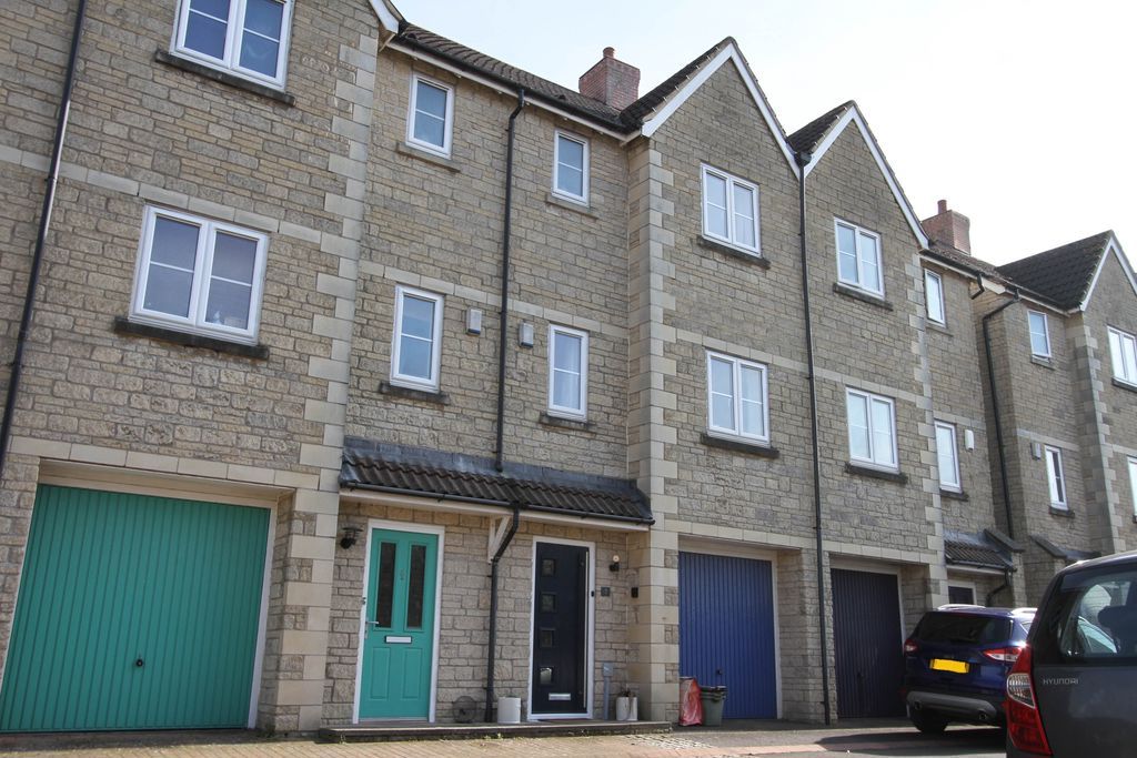 Property photo 1 of 20 Front