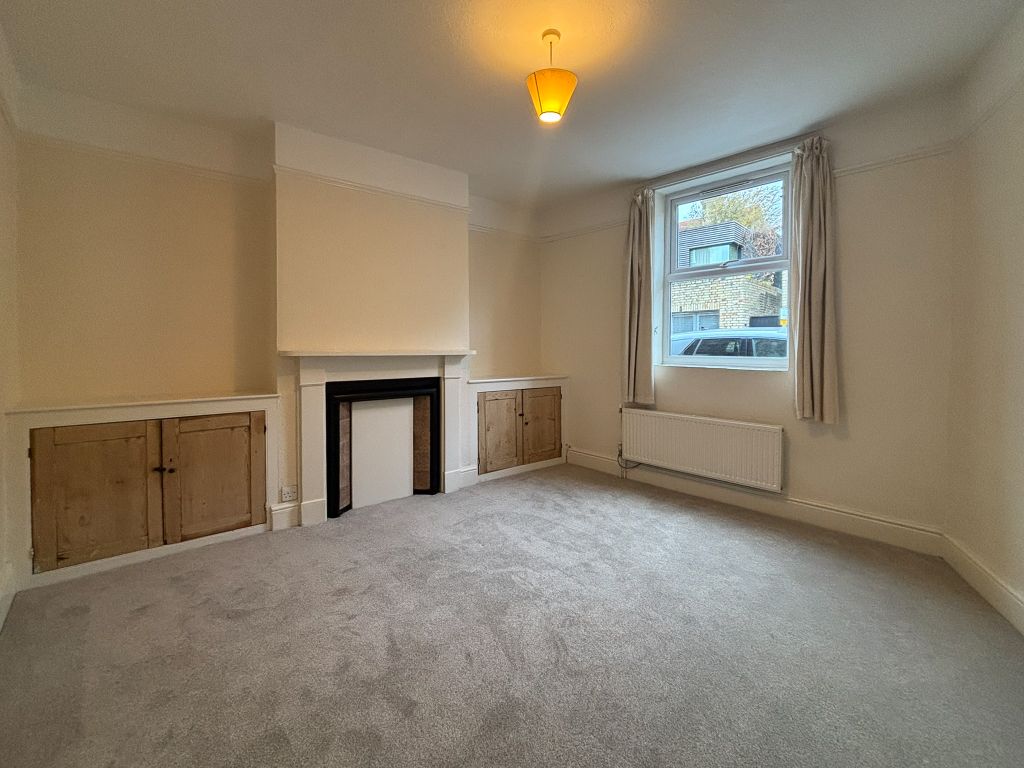 Property photo 2 of 17 Lounge