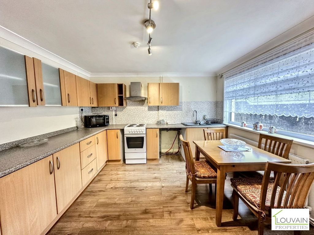 Property photo 2 of 24