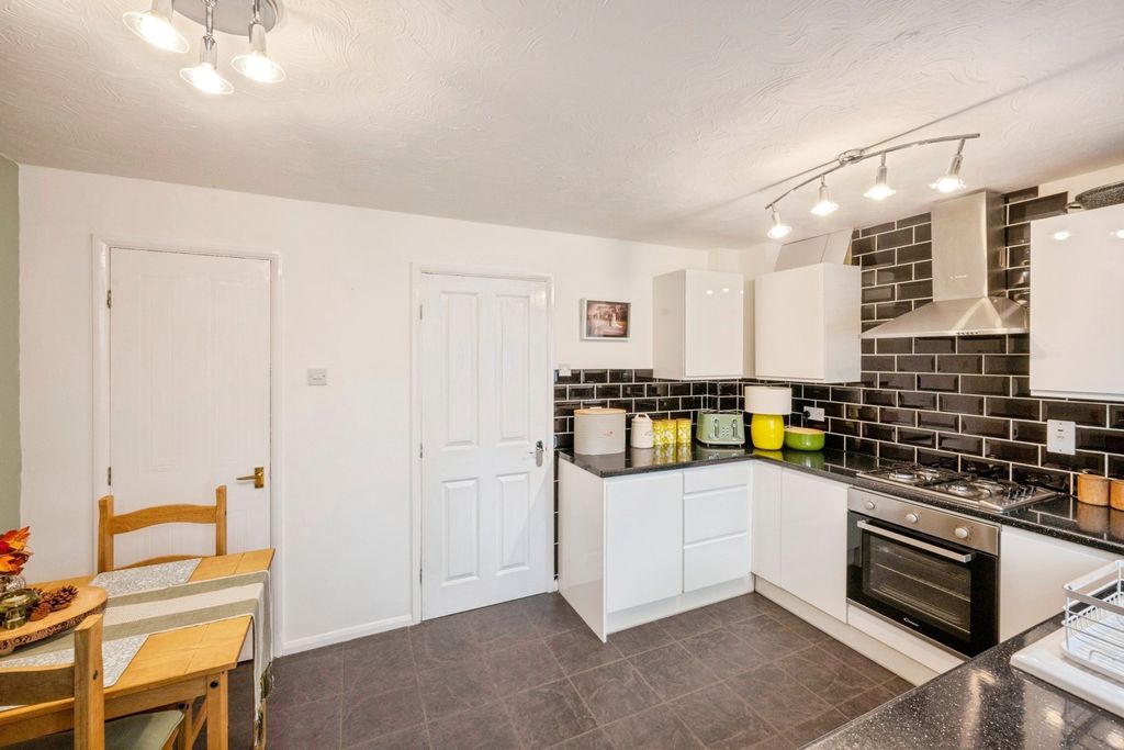 Property photo 3 of 17 Kitchen