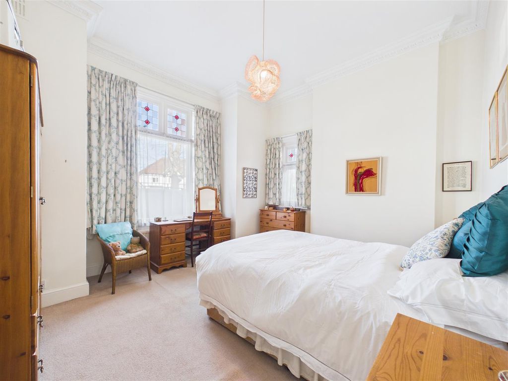 Additional image 8 of 2 bed flat for saleBeauchamp Road, East Molesey KT8