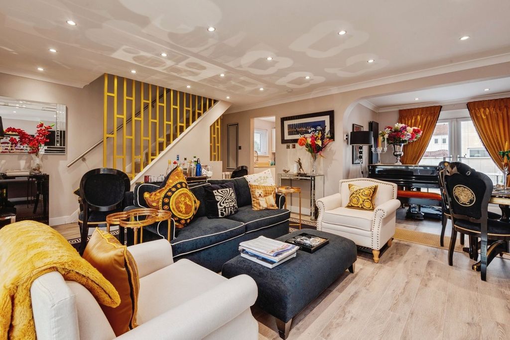 Property photo 2 of 19