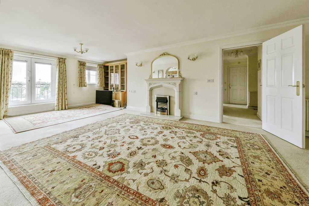 Additional image 5 of 4 bed flat for saleQueen Street, Hitchin SG4