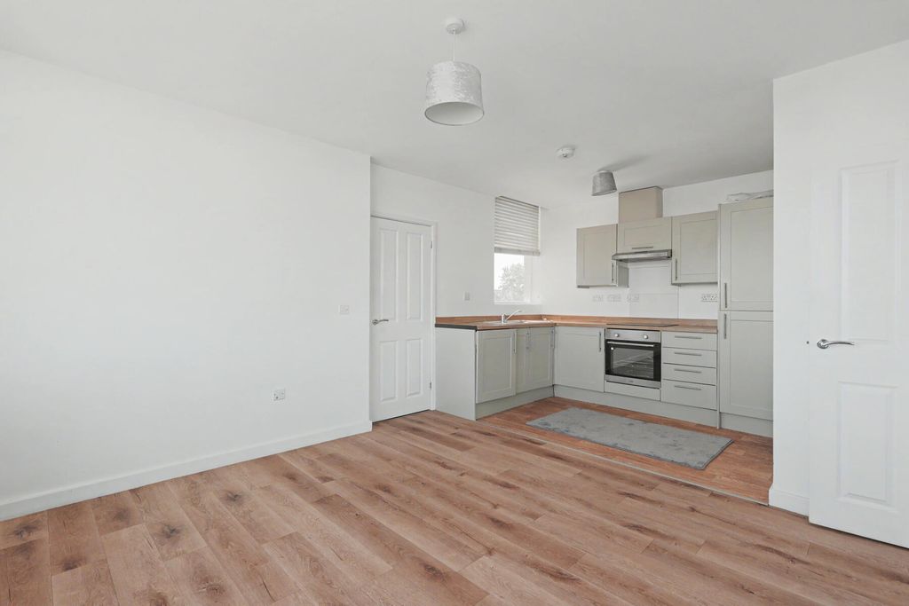 Property photo 2 of 7 Franklyn Court - Kitchen Lounge Diner