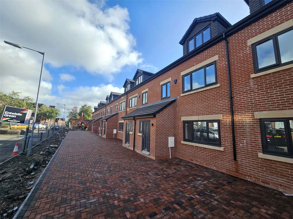 Property photo 2 of 16 Picture No. 27