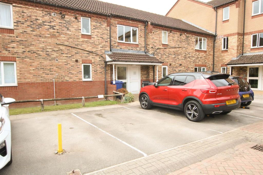 Property photo 2 of 14 Outside