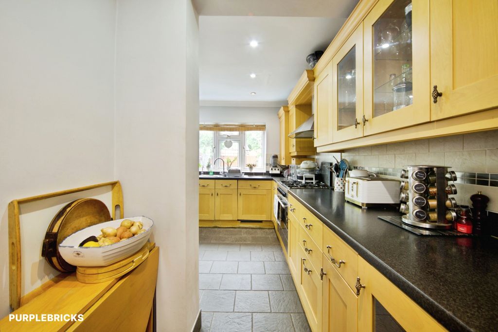 Property photo 3 of 22 Kitchenette