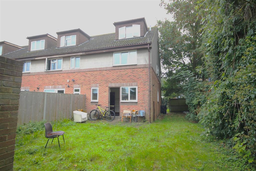 Property photo 3 of 23 Rear Garden B.Jpg