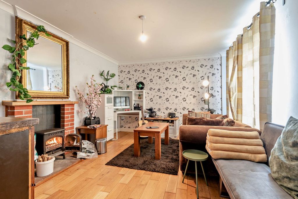 Property photo 2 of 23