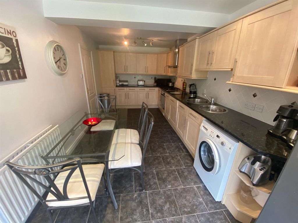 Property photo 2 of 18 Kitchen 2.Jpg