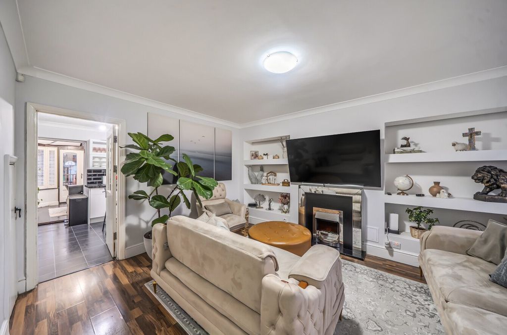 Property photo 1 of 19 1395738-16-696913...