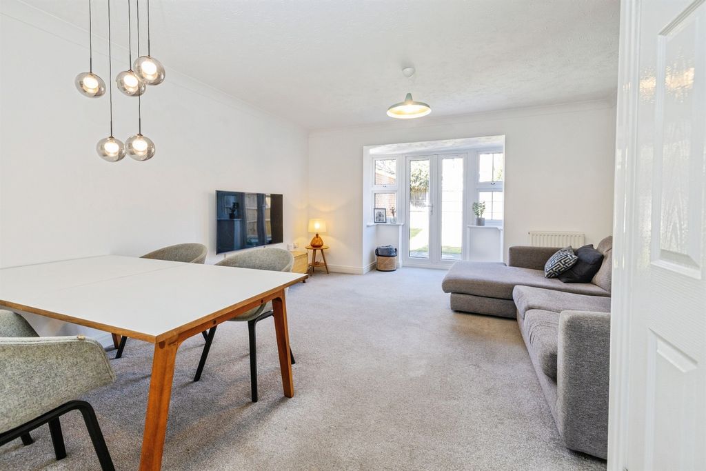 Property photo 2 of 34