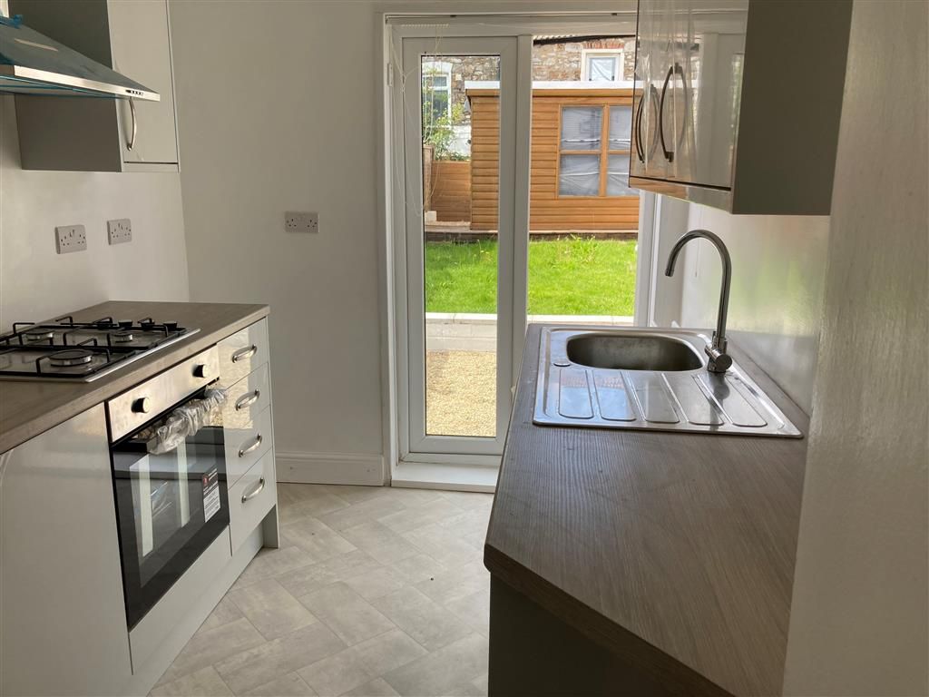 Property photo 2 of 7 Kitchen