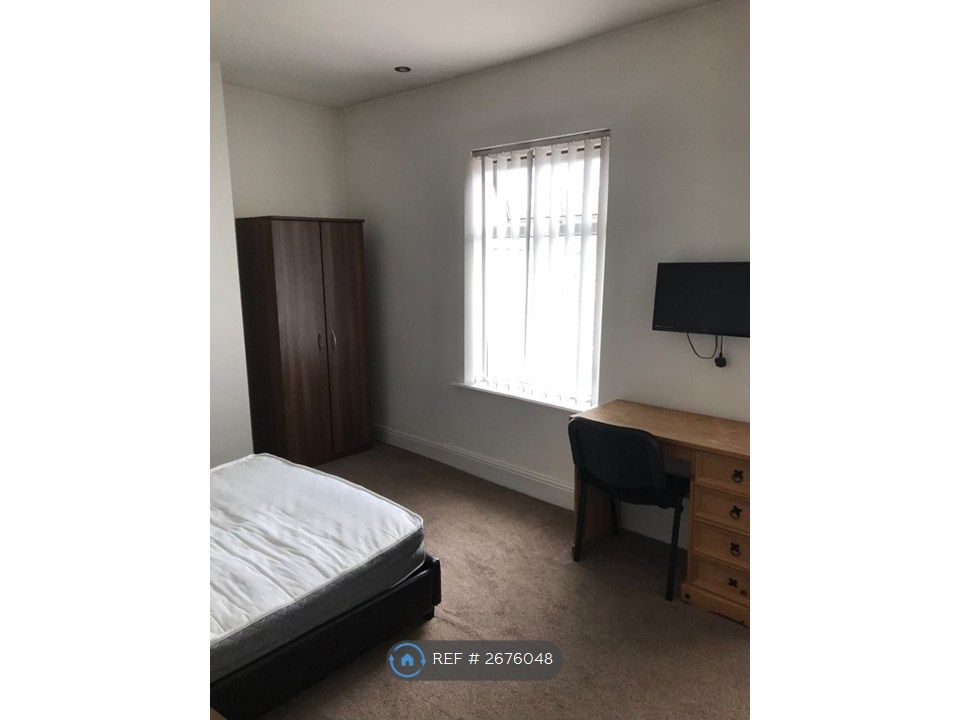 Property photo 2 of 5 Bedroom 1