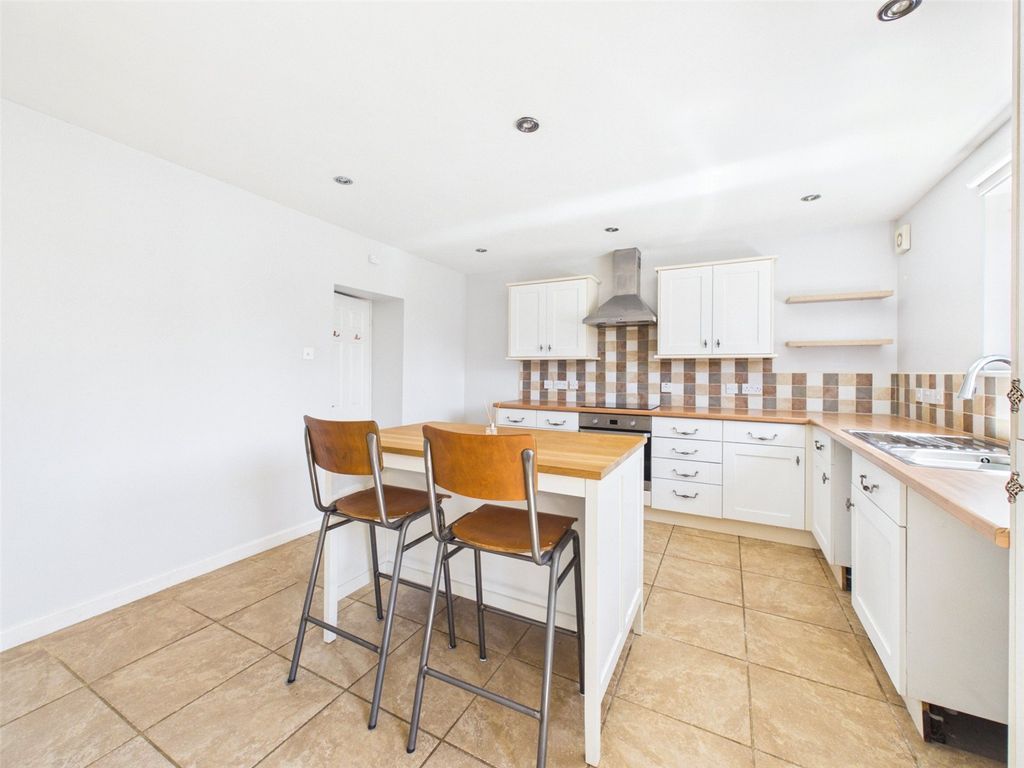 Property photo 2 of 16 Picture No. 14