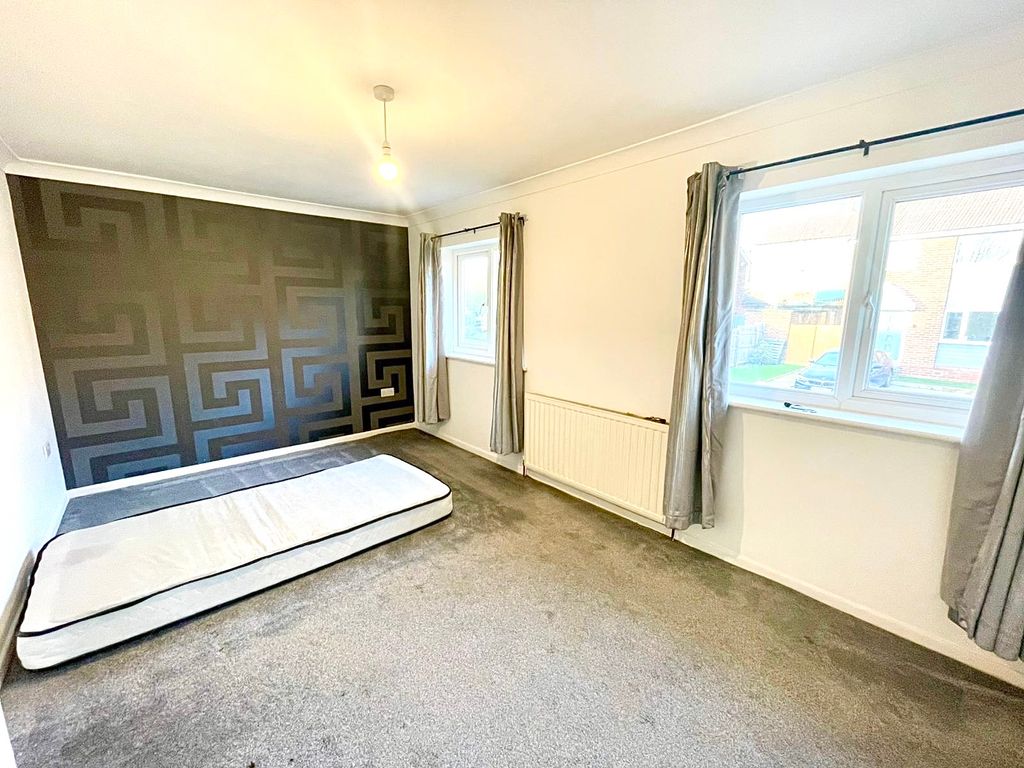 Property photo 3 of 6 Bedroom