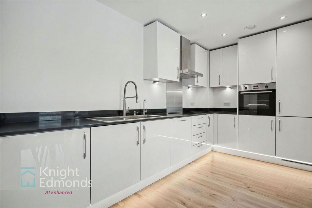 Property photo 3 of 17 Kitchen