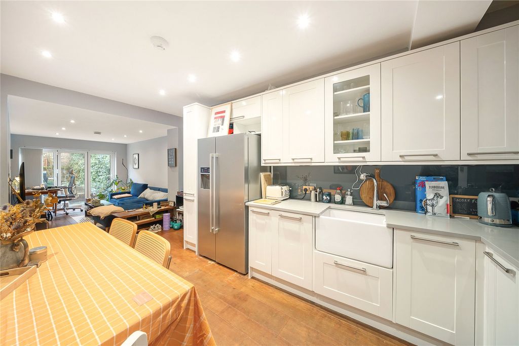 Property photo 1 of 10 Kitchen
