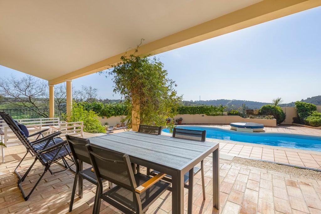 Property photo 2 of 33