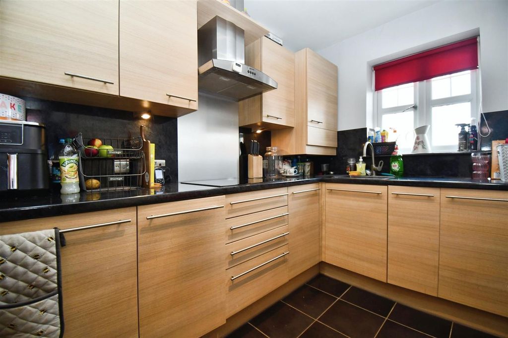 Property photo 2 of 25 Kitchen